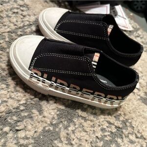 Size: 25/8c

Original boxes included!